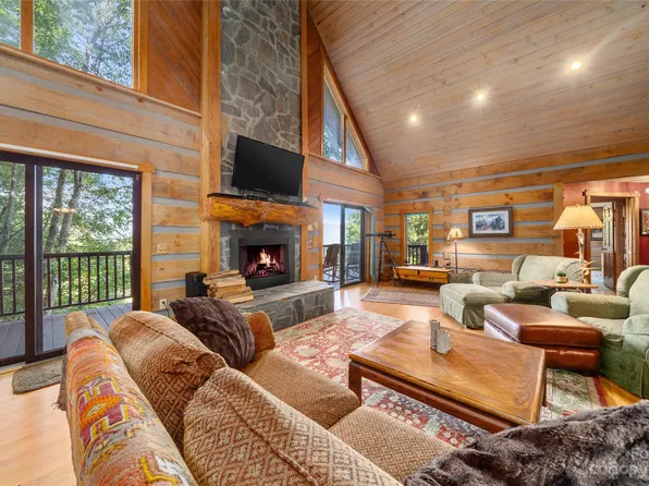 120 Woodpecker Rd, Maggie Valley, NC 28751