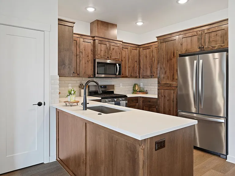 2376 NE Victor Pl — Photo 13