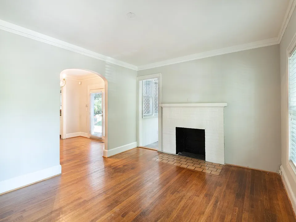 1189 Francis St NW