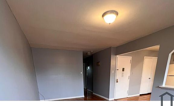 4th image of 737 E 58th St APT 4