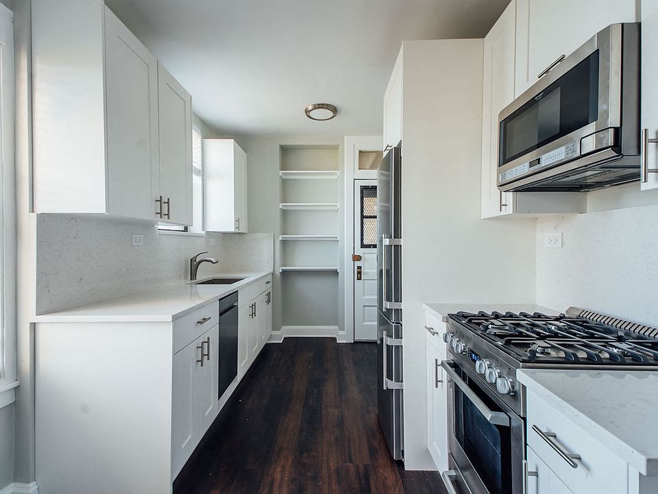 4329: Unit N2, 1BD - Kitchen