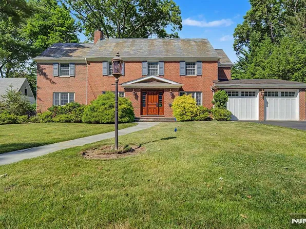 9 Woodland Park Dr, Tenafly, NJ 07670