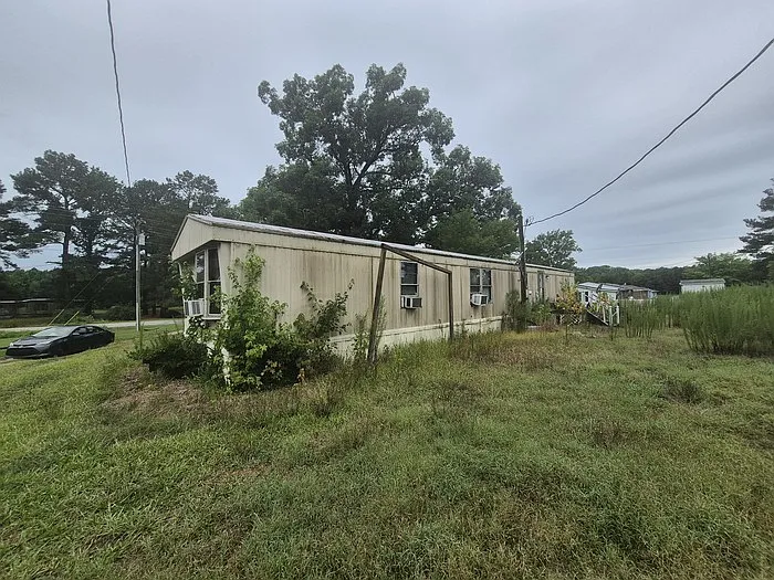 3 bed, 2.0 bath, $700 — Photo 2