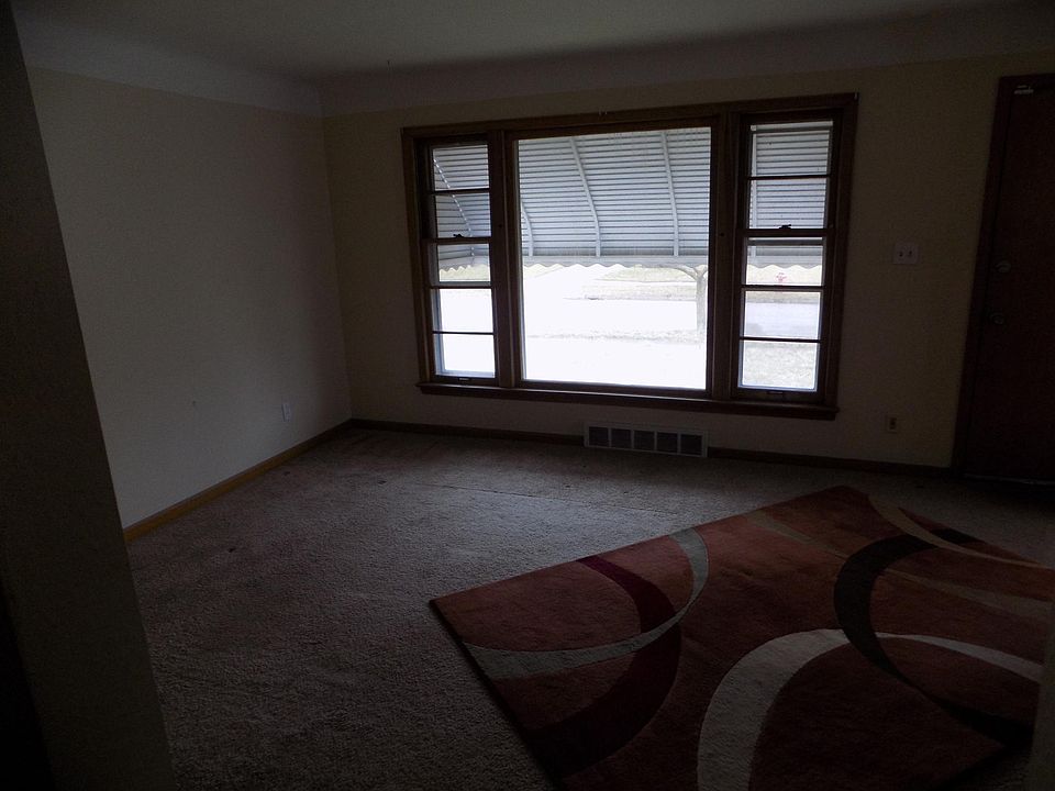 2nd image of 24501 Glenforest Rd