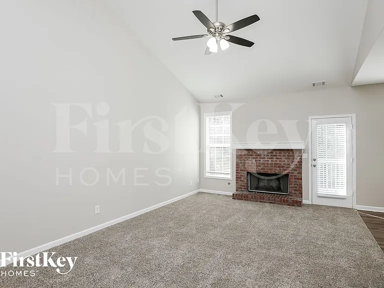 731 Mallard Dr — Photo 3