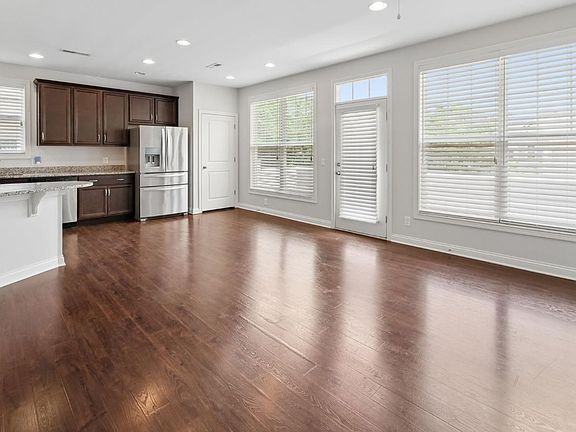 2nd image of 2924 Eden Ave