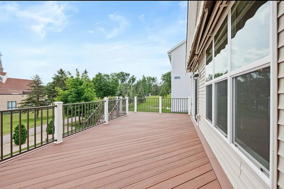 4 bed, 3279 sqft, $4,000 — Photo 3