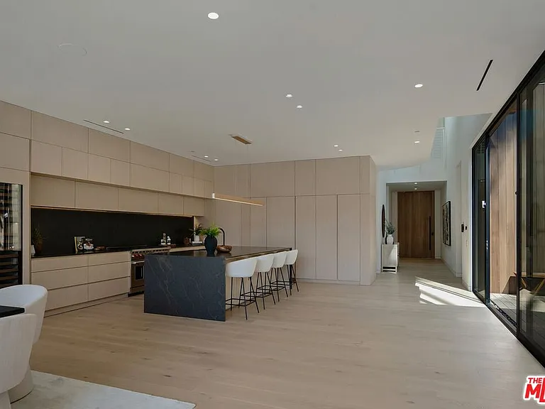4939 Petit Ave — Photo 9