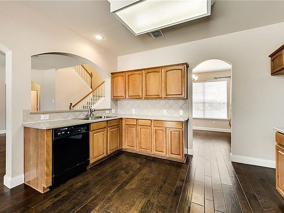 5th image of 1564 Mahogany Dr