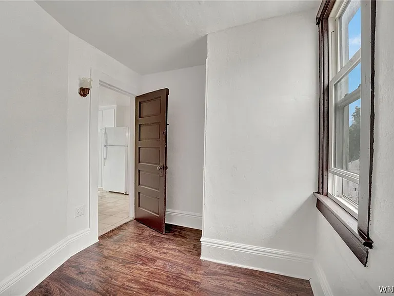 214 Ludington St — Photo 10