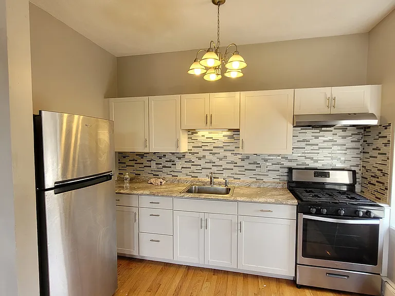 338 Warren St #6 — Photo 1