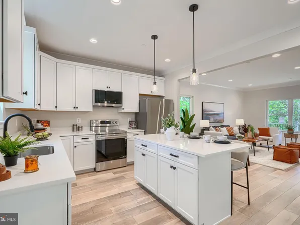 21 Jackson Gln, Burnie, MD 21061