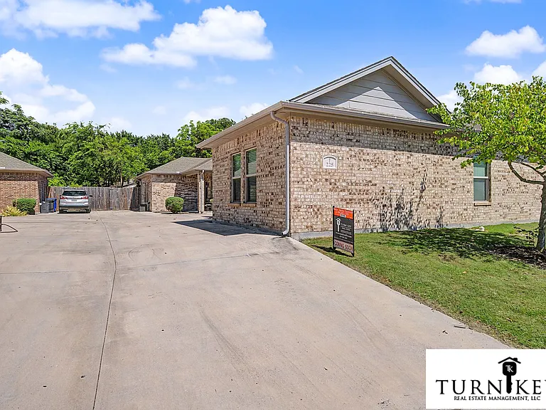 220 Stewart Bend Ct — Photo 26