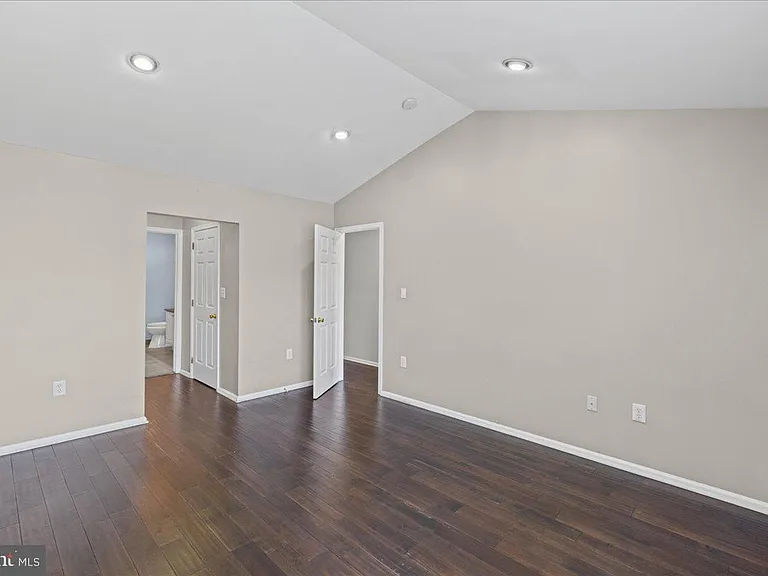 302 Wellington Park Dr — Photo 18