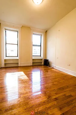 Rented by Wave Real Estate Group | media 21