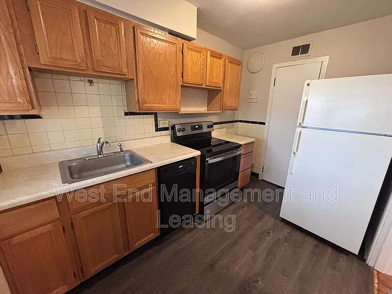 2 bed, 1.0 bath, $1,495 — Photo 3