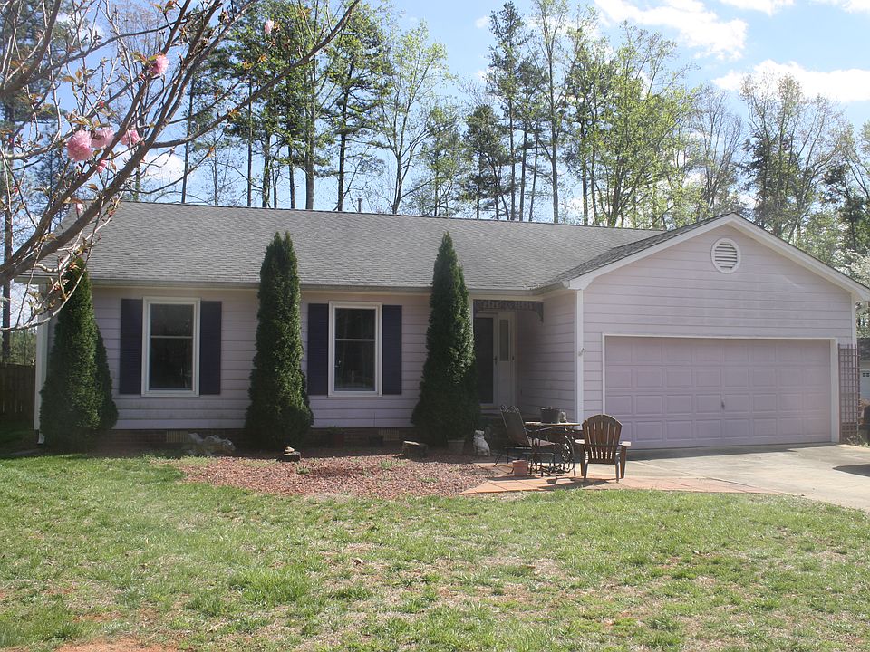 1st image of 205 Glenmoor Ct