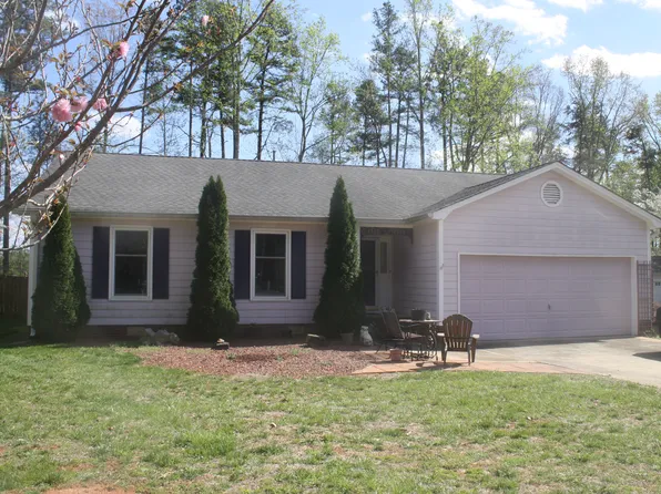205 Glenmoor Ct, Gastonia, NC 28056