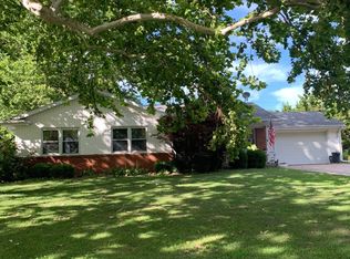 111 Clover Ln, Bushnell, IL