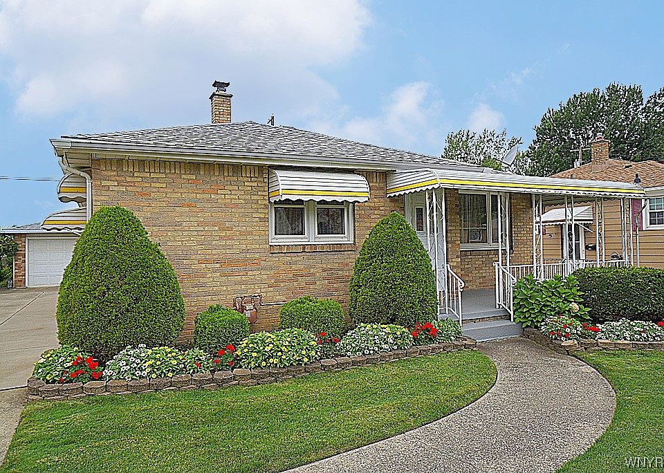 1st image of 84 Claude Dr