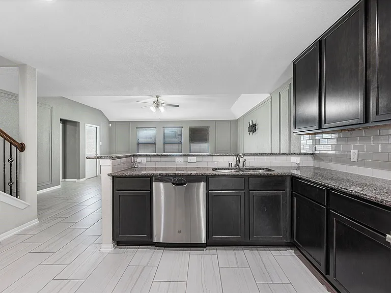 2606 Zephyr Ln — Photo 9