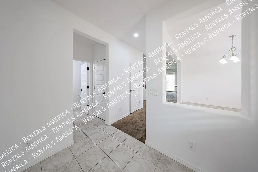 Spacious 4-Bedroom Home with Loft — Photo 4