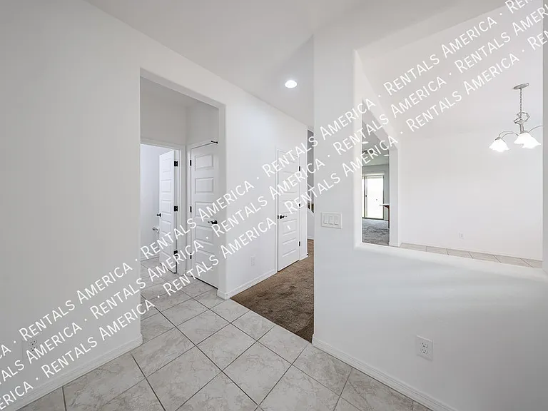 13487 N 174th Ave — Photo 4