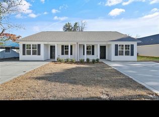127 S 6th St #A, Spring Lake, NC 28390