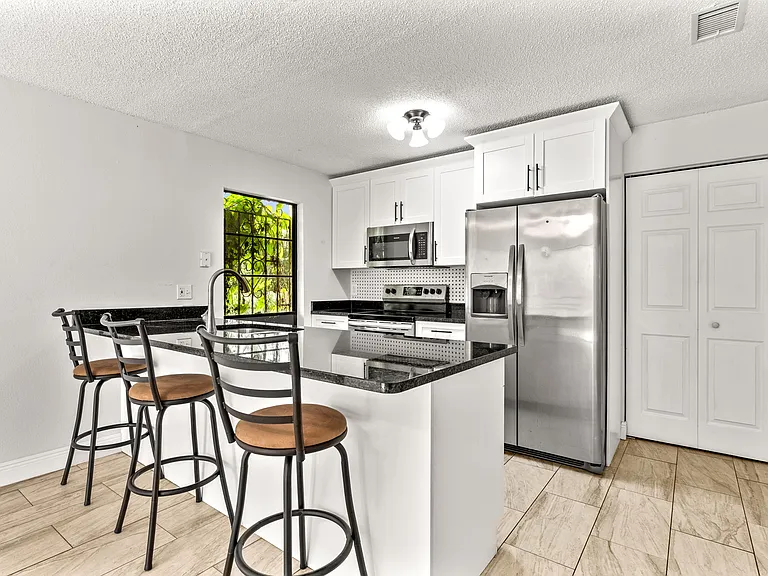 1500 Walnut St — Photo 11