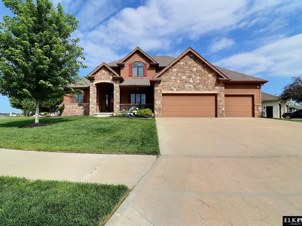 18954 Pratt St, Elkhorn, NE 68022