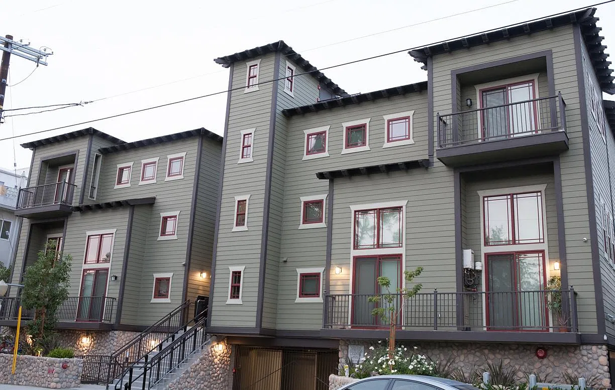 3 bed, 3.5 bath, 1889 sqft, $5,295 — Photo 1