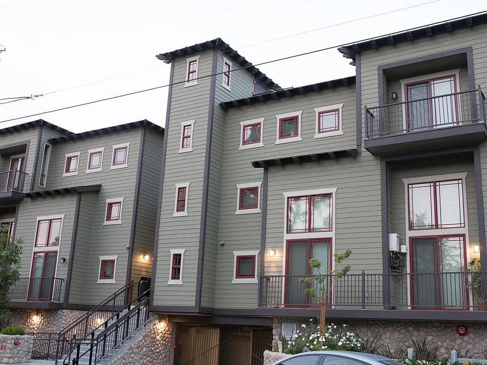 14225 Dickens St #18