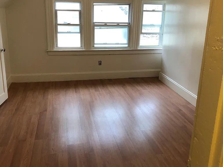 220 Sherman Ave — Photo 10