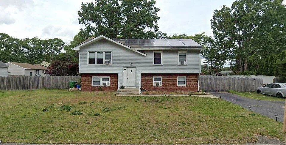 2023 Broadway Blvd
