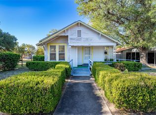 146 S Reynolds St, La Grange, TX 78945