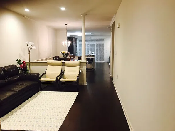 7 Nelson Dr, Cranbury, NJ 08512