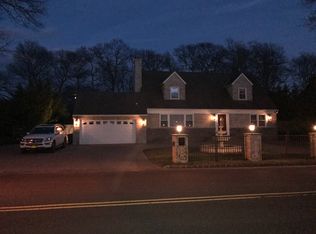 109 Old Neck Rd, Center Moriches, NY 11934