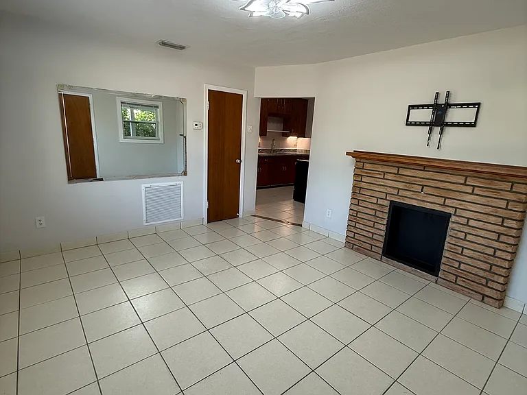 1355 Bradford Rd — Photo 3