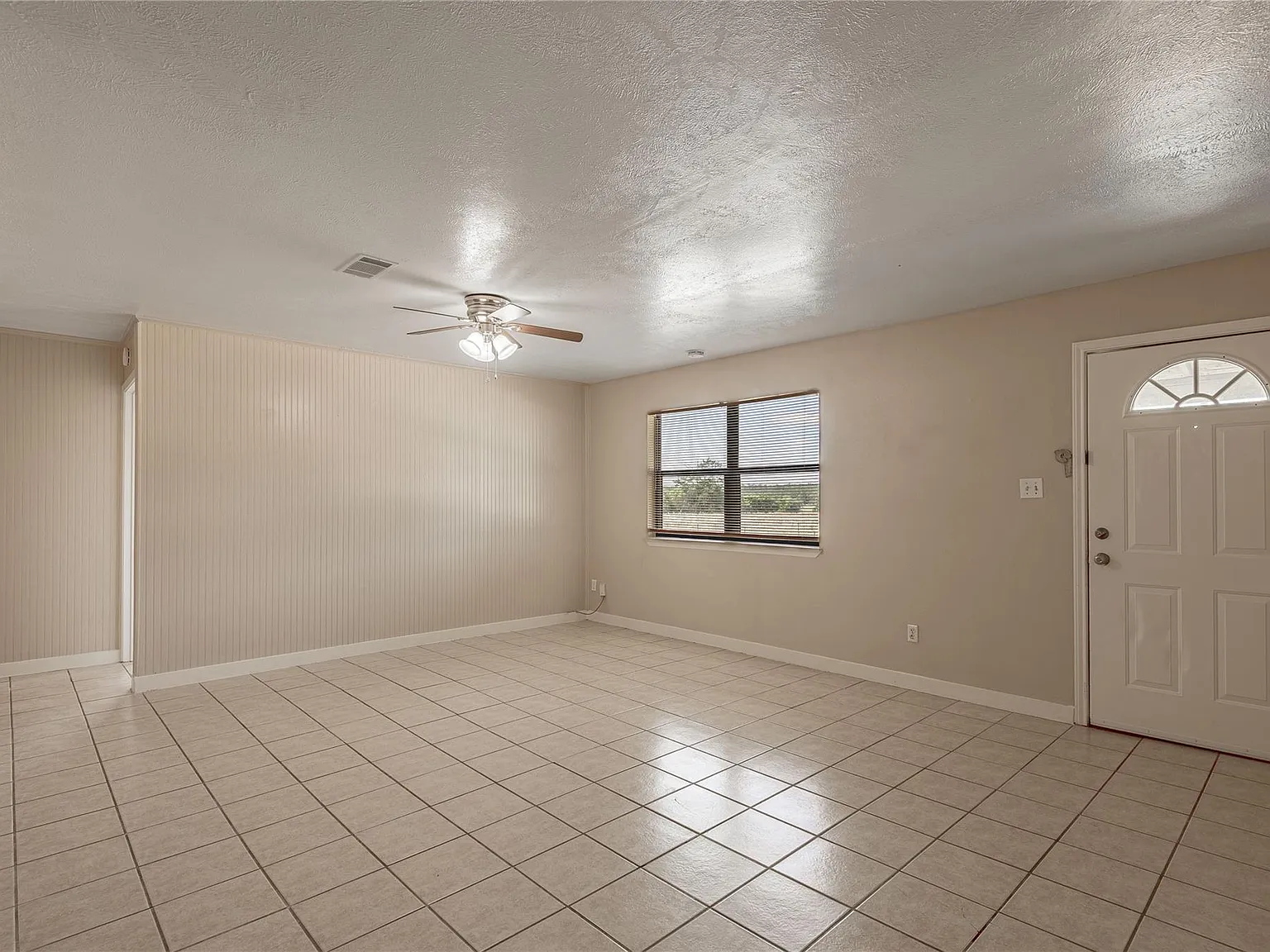 4 bed, 3.0 bath, 1500 sqft, $1,700 — Photo 4