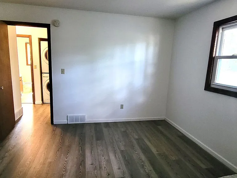 286 S Airport Rd E — Photo 8