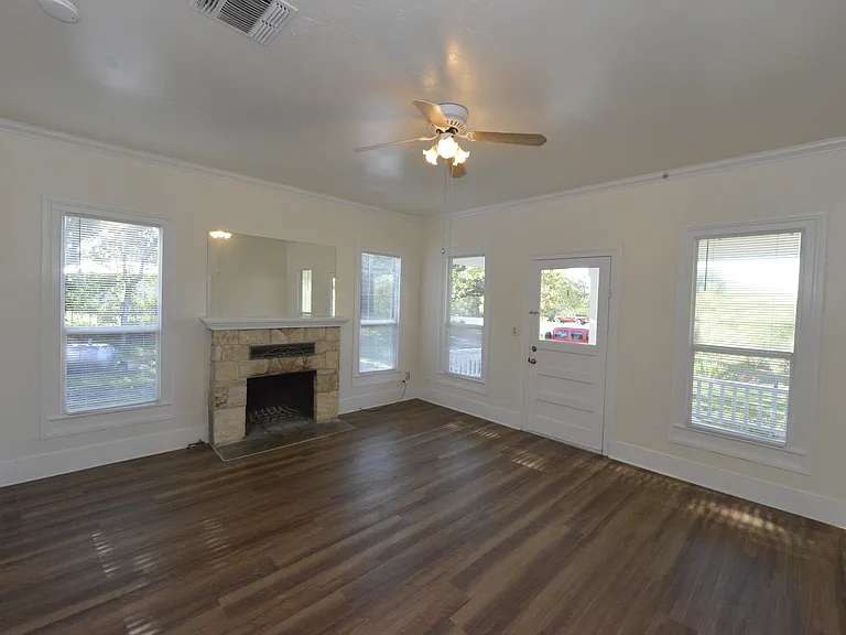 1598 State Highway 16 N — Photo 4
