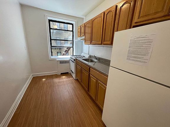 5th image of 3047 29th St APT 2