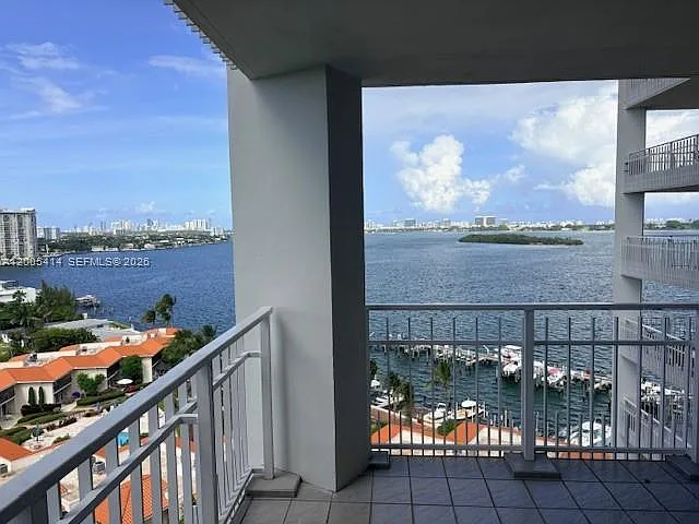 4000 Towerside Ter #1403 — Photo 3