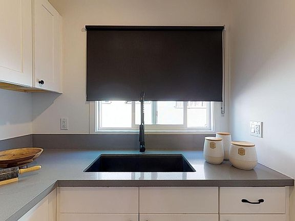 3rd image of 14210 Calvert St APT 1