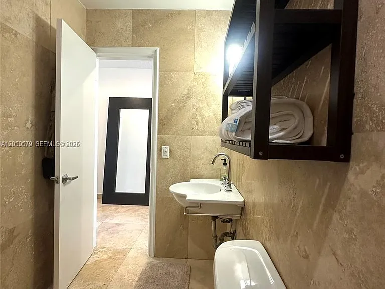 524 Washington Ave #208 — Photo 14