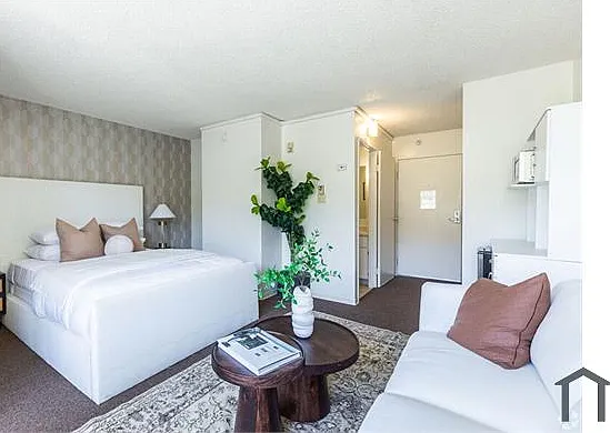 Studio, 330 sqft, $1,850 — Photo 3