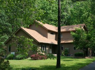 39 Mohawk Dr, Collinsville, CT 06019
