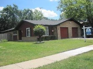 1401 Beverly Ln, Streamwood, IL 60107