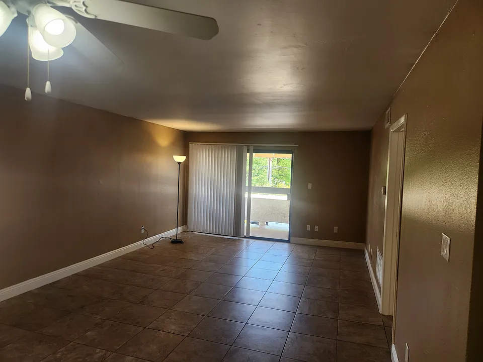 3825 E Camelback Rd