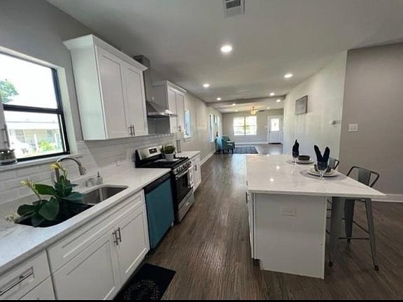 3rd image of 302 Ballentine St